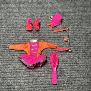 1992 VINTAGE‎ Mattel Barbie Baton Twirling Skipper Outfit & Accessories